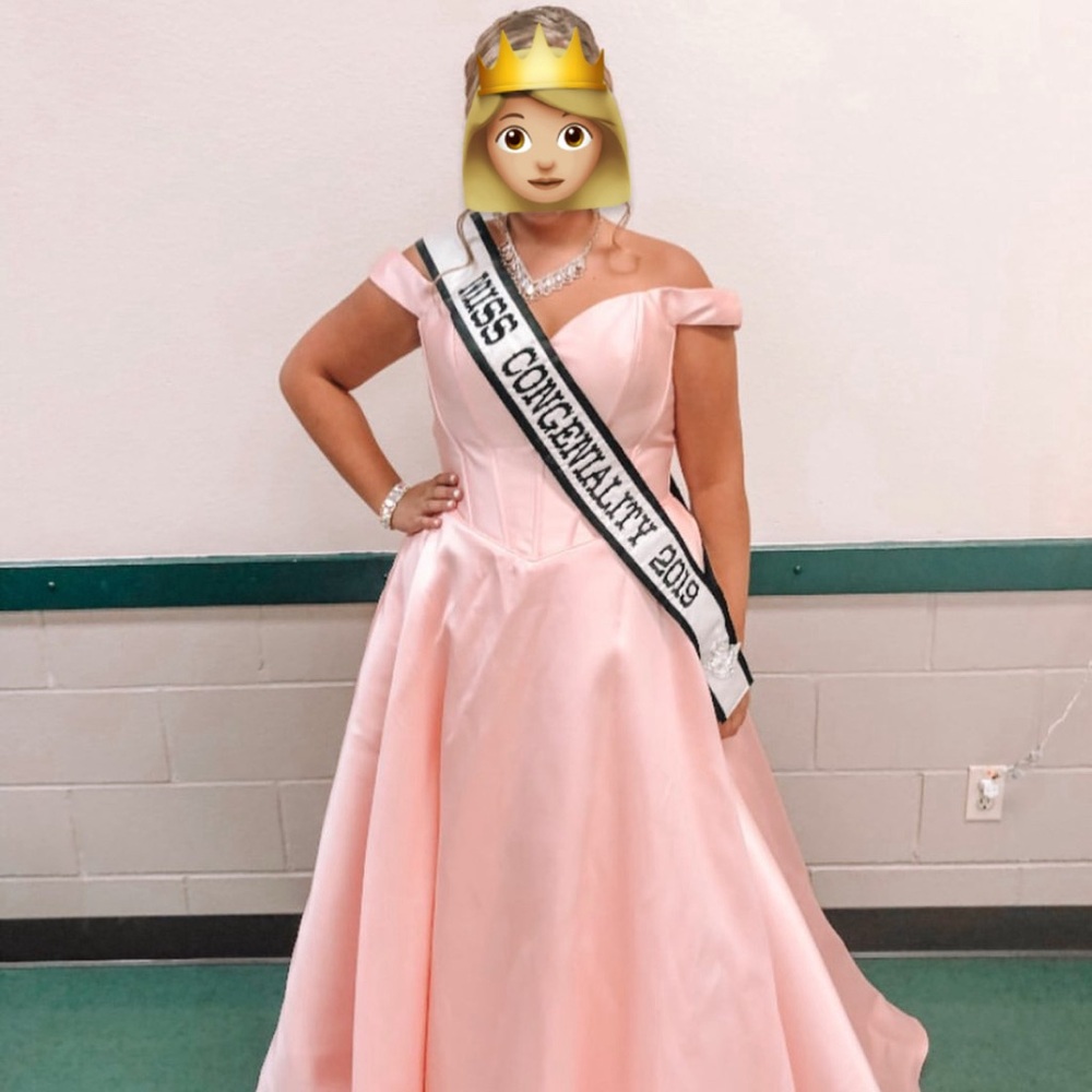 Alyce Paris Pink Off-Shoulder Gown👑